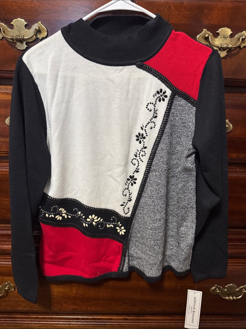 Alfred Dunner Black White Gray & Red Floral Patchwork Pullover